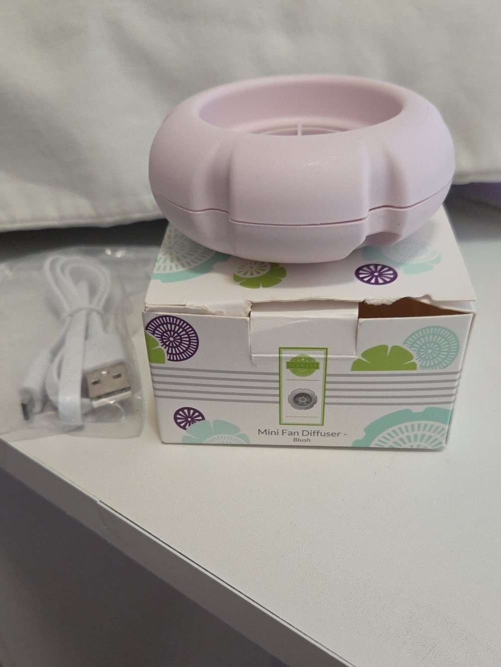 Scwnrsy Mini Portable Fan Diffuser - Blush. New In Box
